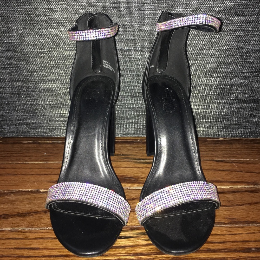 Chunky heel w/ rhinestone straps